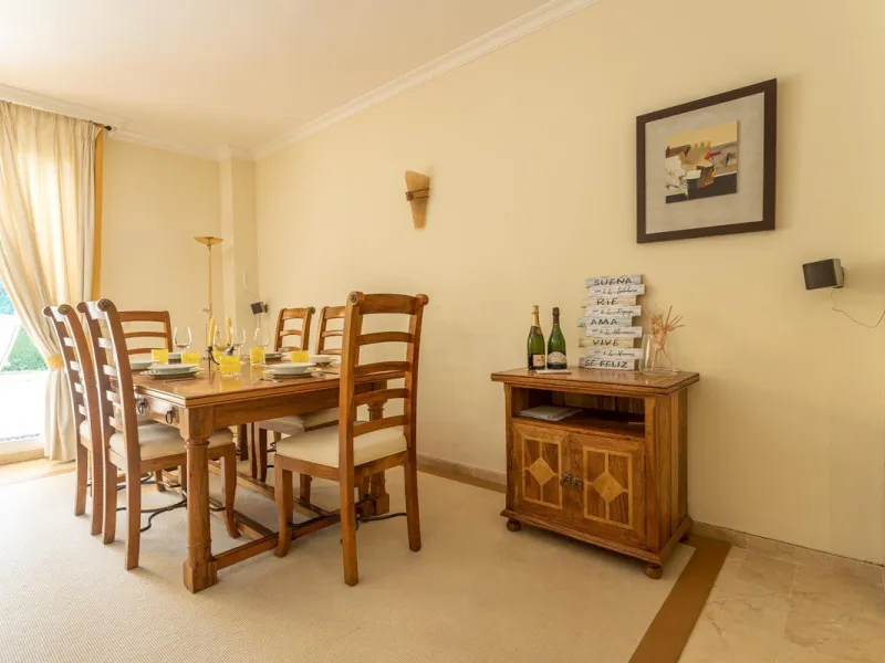 Apartment - Ground Floor Apartment в продаже в Benahavís, Málaga. В доме 3 спален и 3 ванных комнат. Площадь дома 140 м². Площадь участка 50 м²