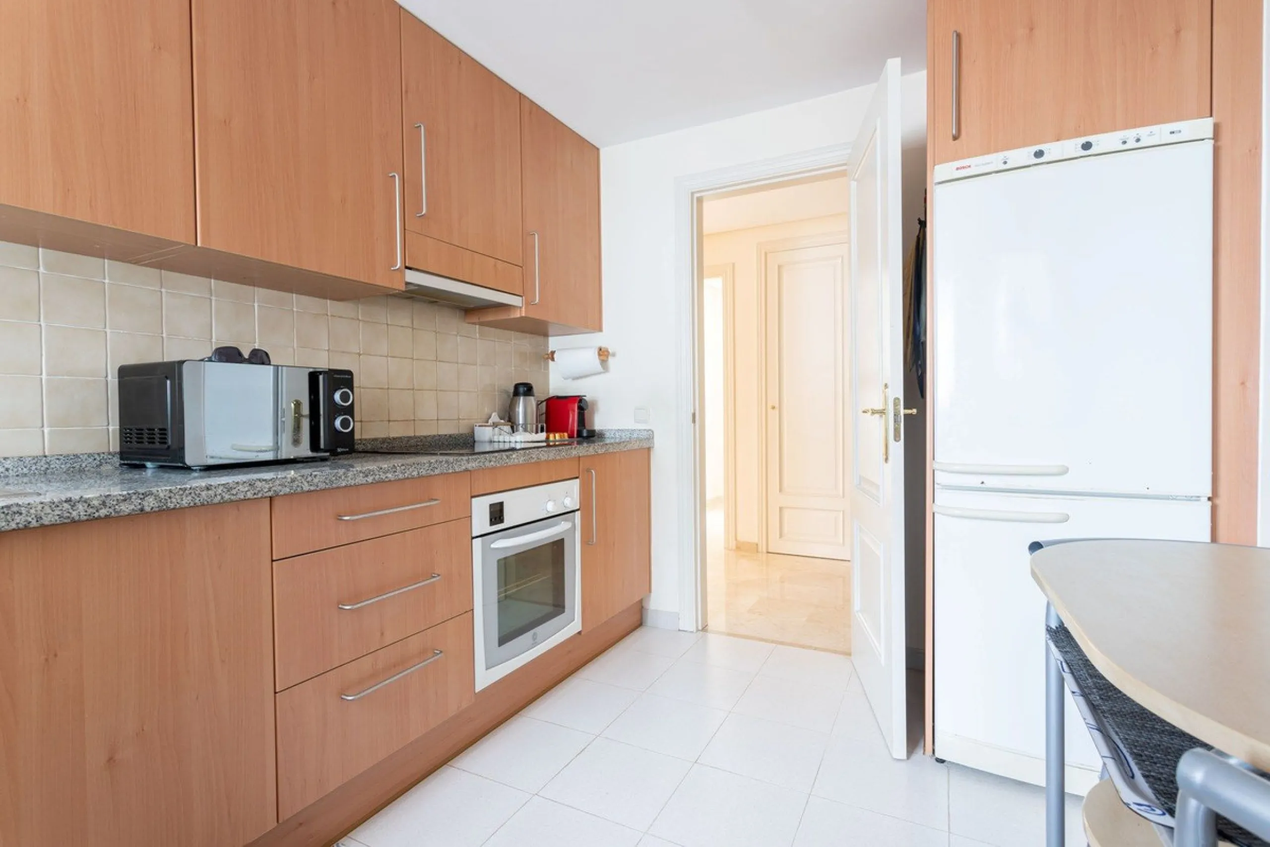 Apartment - Ground Floor Apartment в продаже в Benahavís, Málaga. В доме 3 спален и 3 ванных комнат. Площадь дома 140 м². Площадь участка 50 м²