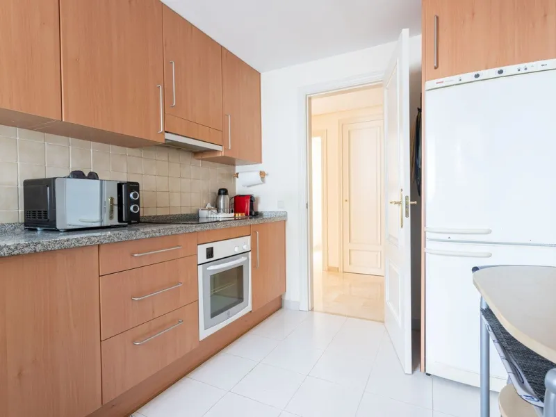 Apartment - Ground Floor Apartment в продаже в Benahavís, Málaga. В доме 3 спален и 3 ванных комнат. Площадь дома 140 м². Площадь участка 50 м²