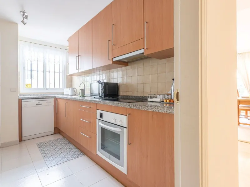 Apartment - Ground Floor Apartment в продаже в Benahavís, Málaga. В доме 3 спален и 3 ванных комнат. Площадь дома 140 м². Площадь участка 50 м²