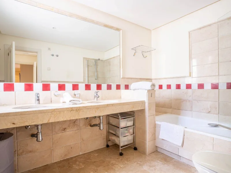 Apartment - Ground Floor Apartment в продаже в Benahavís, Málaga. В доме 3 спален и 3 ванных комнат. Площадь дома 140 м². Площадь участка 50 м²