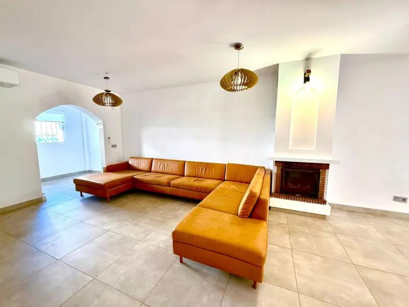House - Townhouse в продаже в Estepona, Málaga. В доме 3 спален и 3 ванных комнат. Площадь дома 116 м². Площадь участка 25 м²
