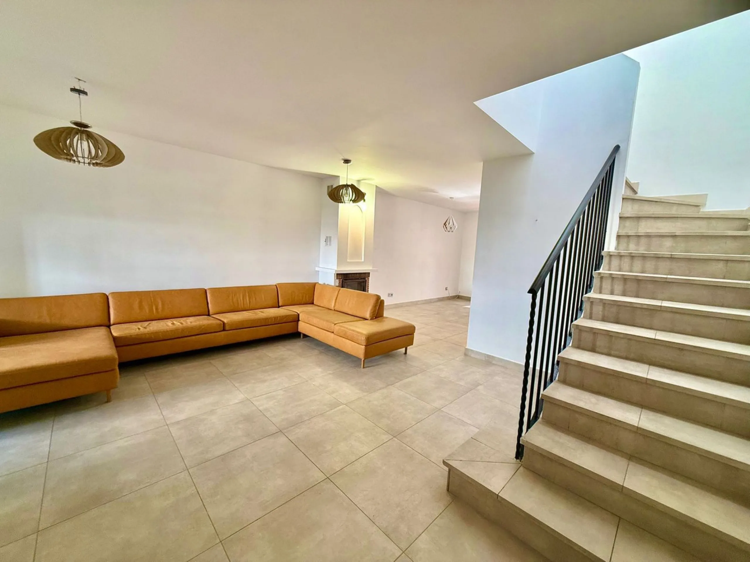 House - Townhouse в продаже в Estepona, Málaga. В доме 3 спален и 3 ванных комнат. Площадь дома 116 м². Площадь участка 25 м²
