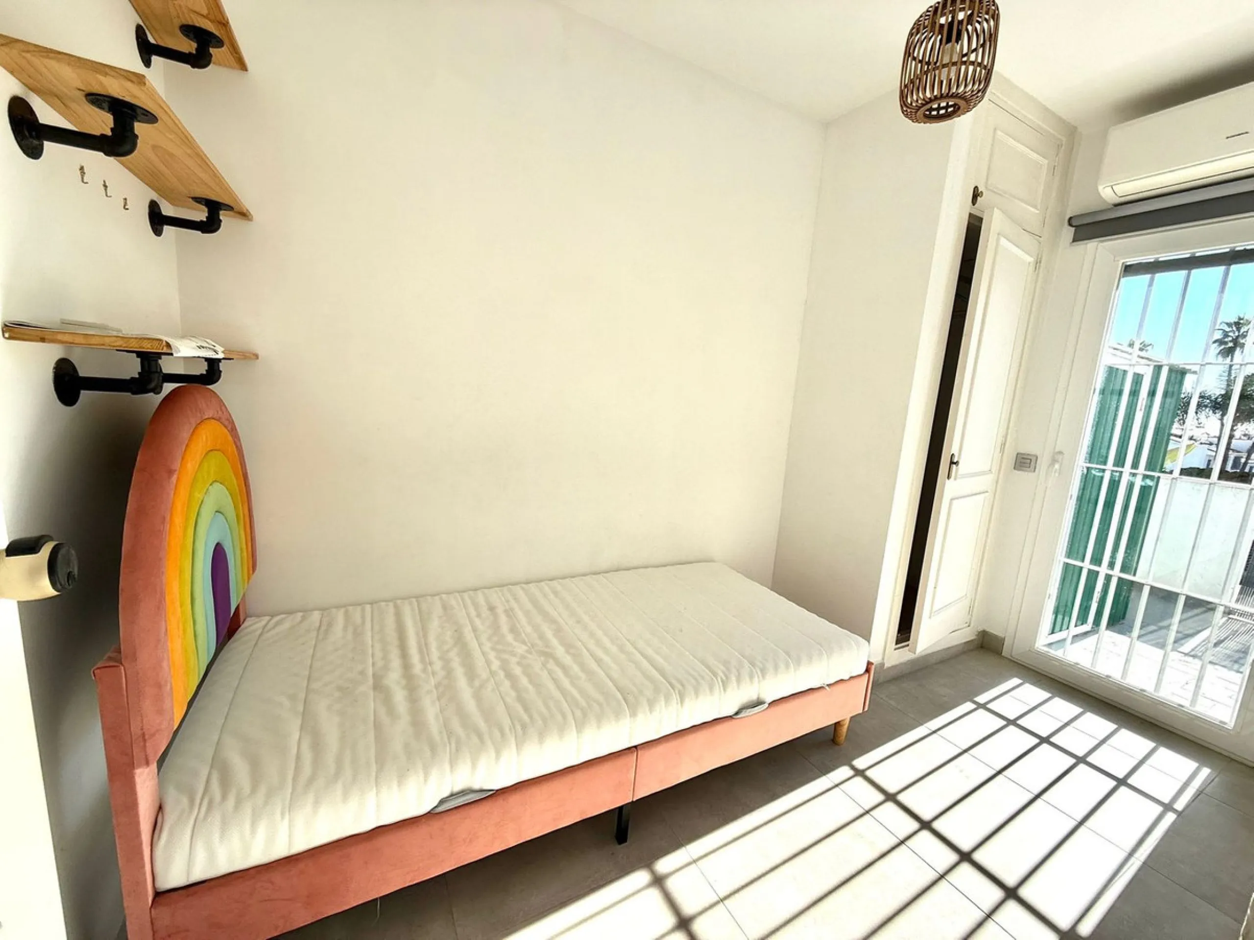 House - Townhouse в продаже в Estepona, Málaga. В доме 3 спален и 3 ванных комнат. Площадь дома 116 м². Площадь участка 25 м²