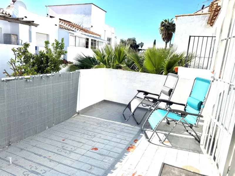 House - Townhouse в продаже в Estepona, Málaga. В доме 3 спален и 3 ванных комнат. Площадь дома 116 м². Площадь участка 25 м²
