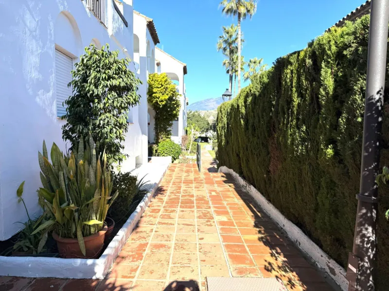 House - Townhouse в продаже в Estepona, Málaga. В доме 3 спален и 3 ванных комнат. Площадь дома 116 м². Площадь участка 25 м²