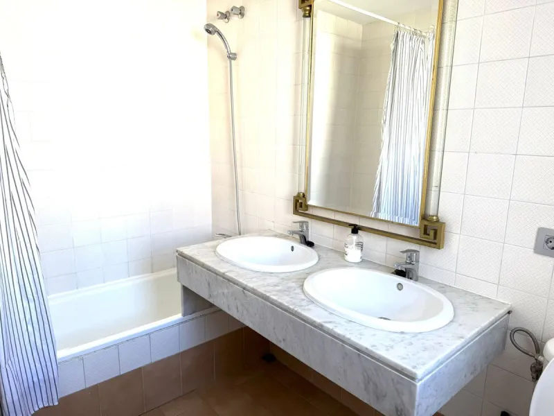 House - Townhouse в продаже в Estepona, Málaga. В доме 3 спален и 3 ванных комнат. Площадь дома 116 м². Площадь участка 25 м²