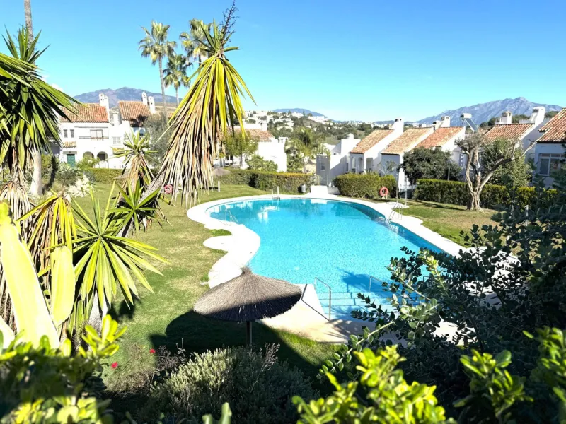 House - Townhouse в продаже в Estepona, Málaga. В доме 3 спален и 3 ванных комнат. Площадь дома 116 м². Площадь участка 25 м²
