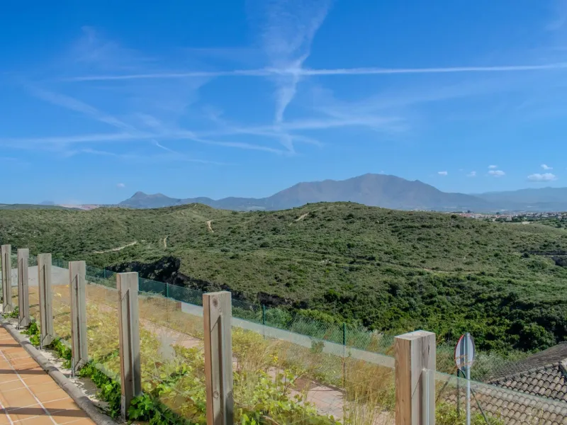 Elegant Apartment for Sale in Small Oasis – Manilva