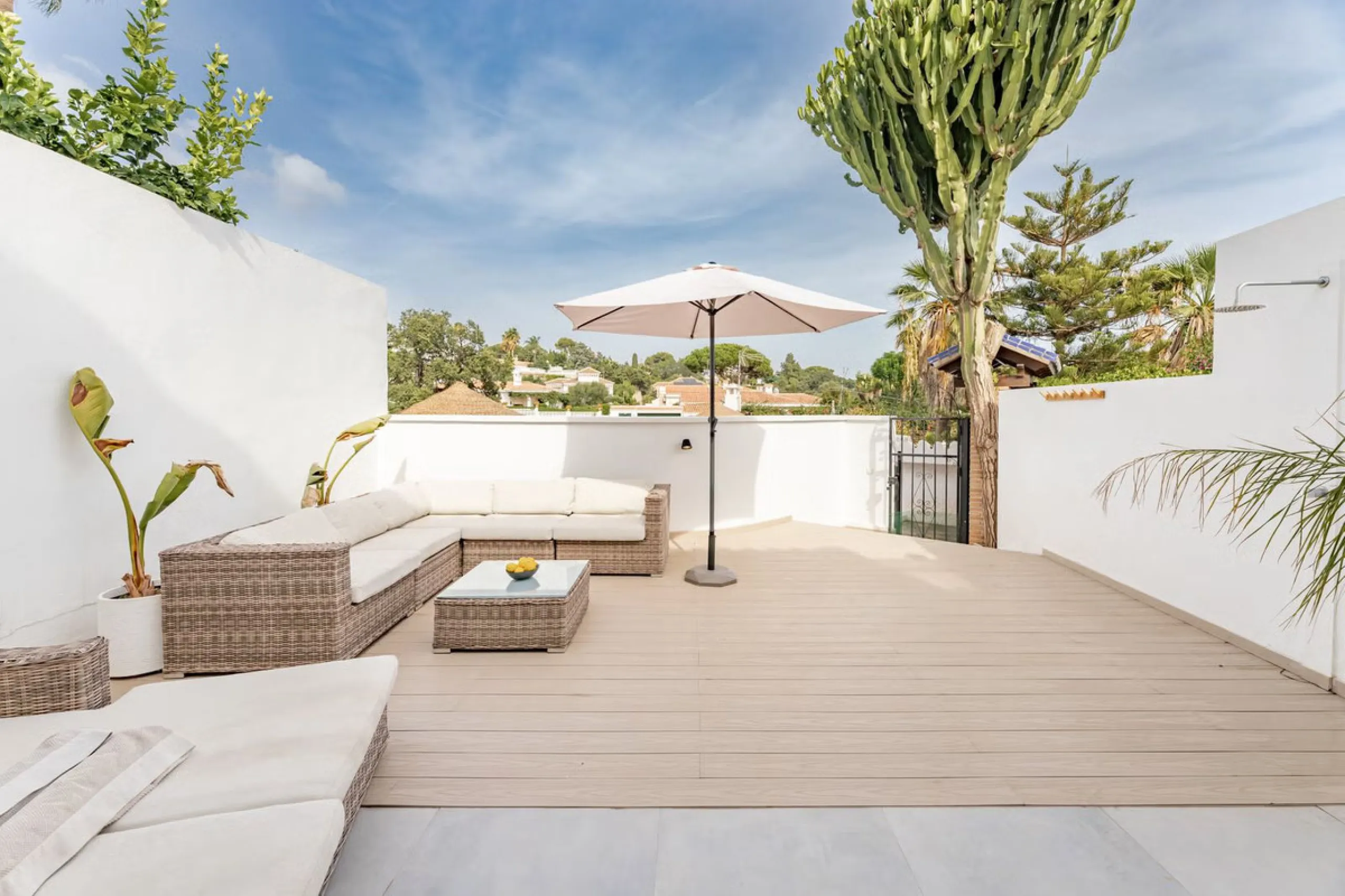 East Marbella, Elviria centre. For sale fantastic renovated and charming townhouse in Pueblo Sueco. This townhouse was refurbished to high quality standards in 2018 and beautifully decorated throughout. The property has a modern feel of top quality and is