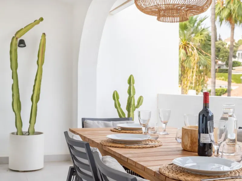 East Marbella, Elviria centre. For sale fantastic renovated and charming townhouse in Pueblo Sueco. This townhouse was refurbished to high quality standards in 2018 and beautifully decorated throughout. The property has a modern feel of top quality and is