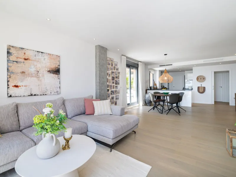 This stylish penthouse is located in a well-maintained and highly desirable residential community, offering a perfect combination of comfort, views, and lifestyle. The property features a built area of 102 m² and includes two spacious bedrooms and two mod