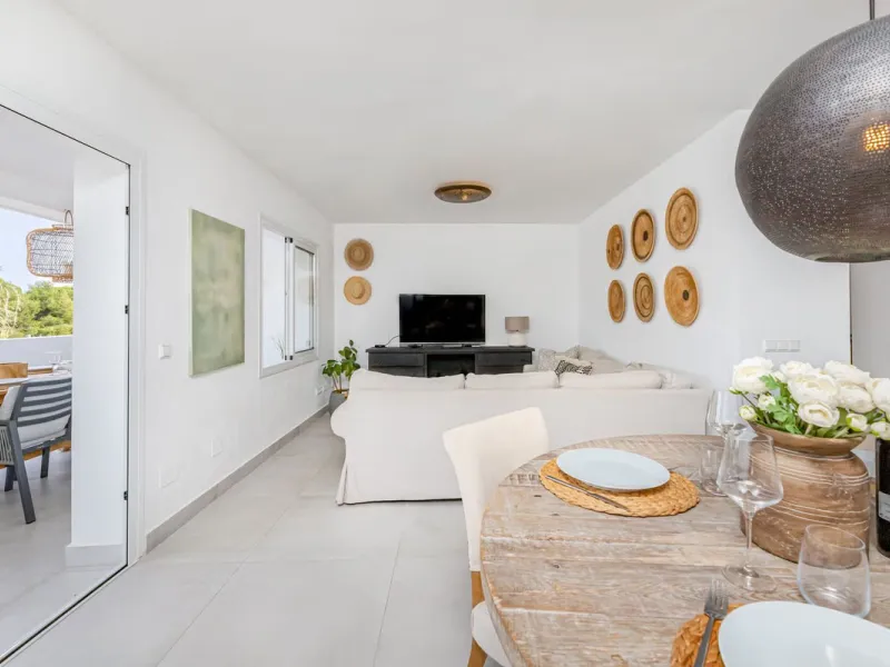 East Marbella, Elviria centre. For sale fantastic renovated and charming townhouse in Pueblo Sueco. This townhouse was refurbished to high quality standards in 2018 and beautifully decorated throughout. The property has a modern feel of top quality and is