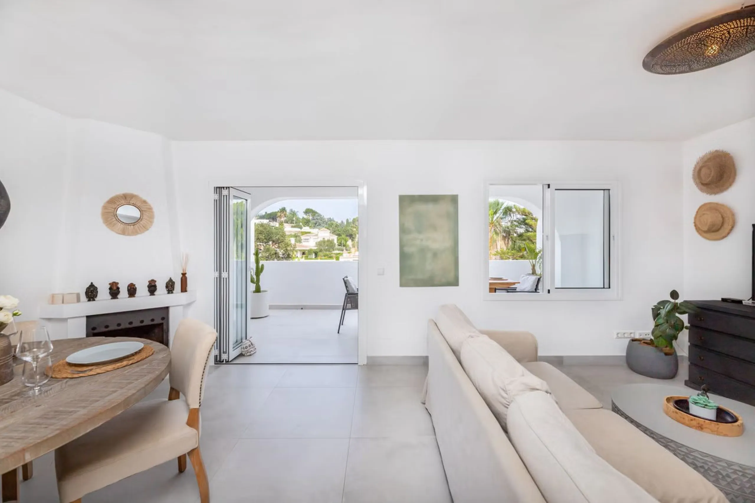 East Marbella, Elviria centre. For sale fantastic renovated and charming townhouse in Pueblo Sueco. This townhouse was refurbished to high quality standards in 2018 and beautifully decorated throughout. The property has a modern feel of top quality and is