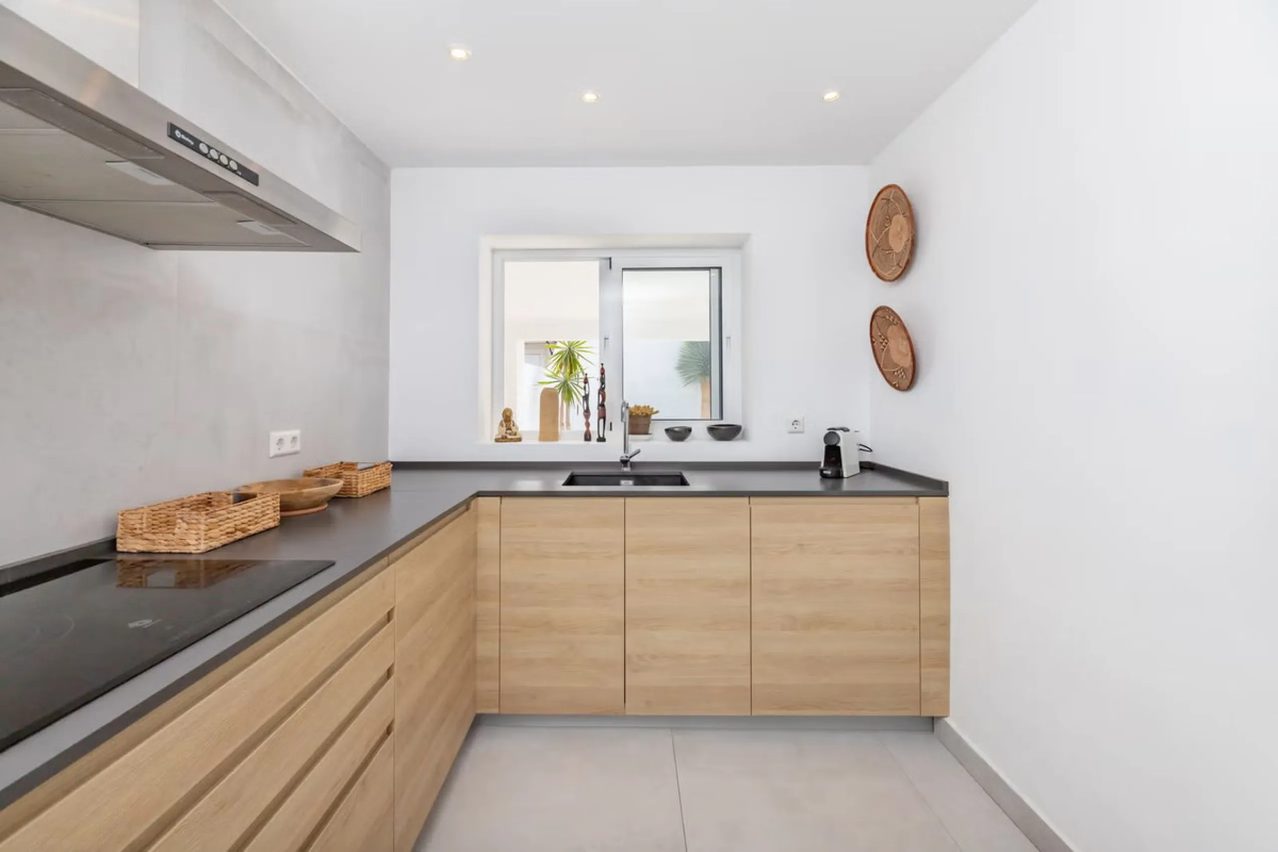 East Marbella, Elviria centre. For sale fantastic renovated and charming townhouse in Pueblo Sueco. This townhouse was refurbished to high quality standards in 2018 and beautifully decorated throughout. The property has a modern feel of top quality and is