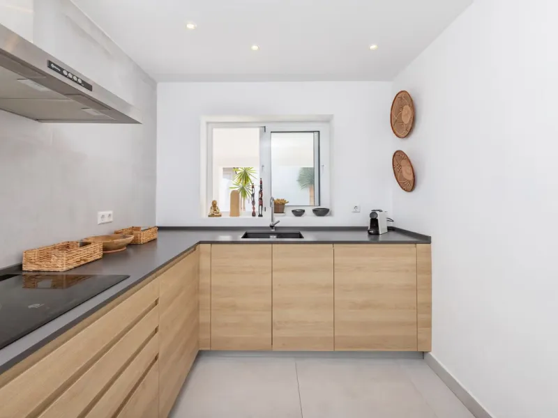 East Marbella, Elviria centre. For sale fantastic renovated and charming townhouse in Pueblo Sueco. This townhouse was refurbished to high quality standards in 2018 and beautifully decorated throughout. The property has a modern feel of top quality and is