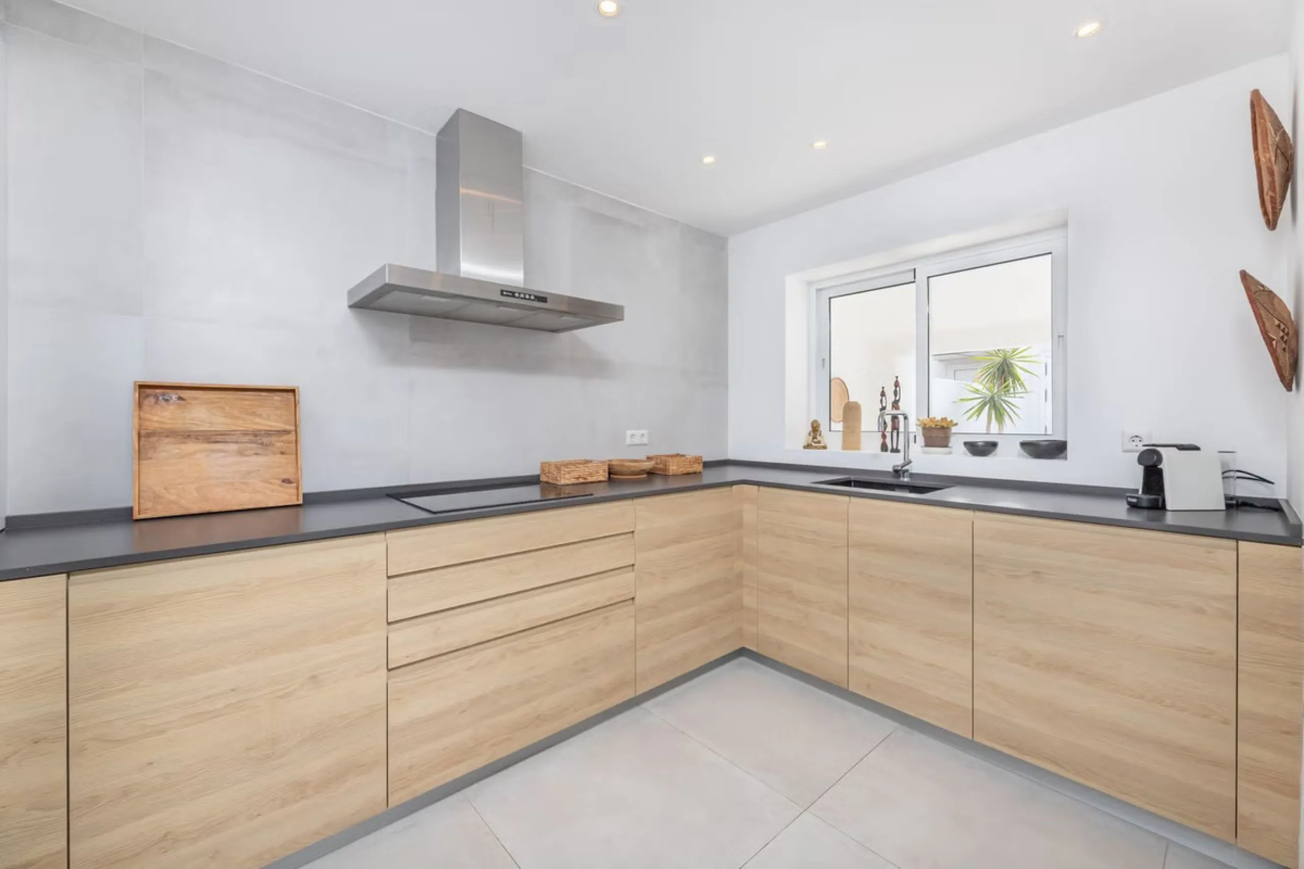 East Marbella, Elviria centre. For sale fantastic renovated and charming townhouse in Pueblo Sueco. This townhouse was refurbished to high quality standards in 2018 and beautifully decorated throughout. The property has a modern feel of top quality and is