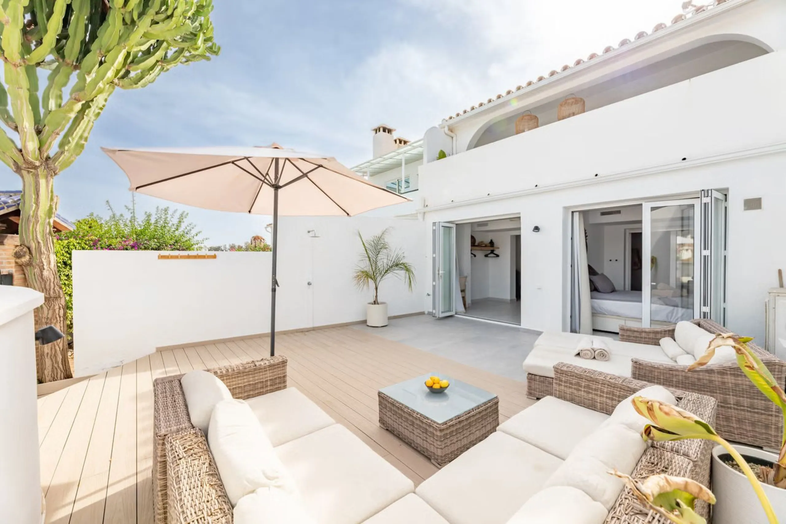 East Marbella, Elviria centre. For sale fantastic renovated and charming townhouse in Pueblo Sueco. This townhouse was refurbished to high quality standards in 2018 and beautifully decorated throughout. The property has a modern feel of top quality and is