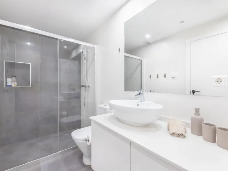 East Marbella, Elviria centre. For sale fantastic renovated and charming townhouse in Pueblo Sueco. This townhouse was refurbished to high quality standards in 2018 and beautifully decorated throughout. The property has a modern feel of top quality and is