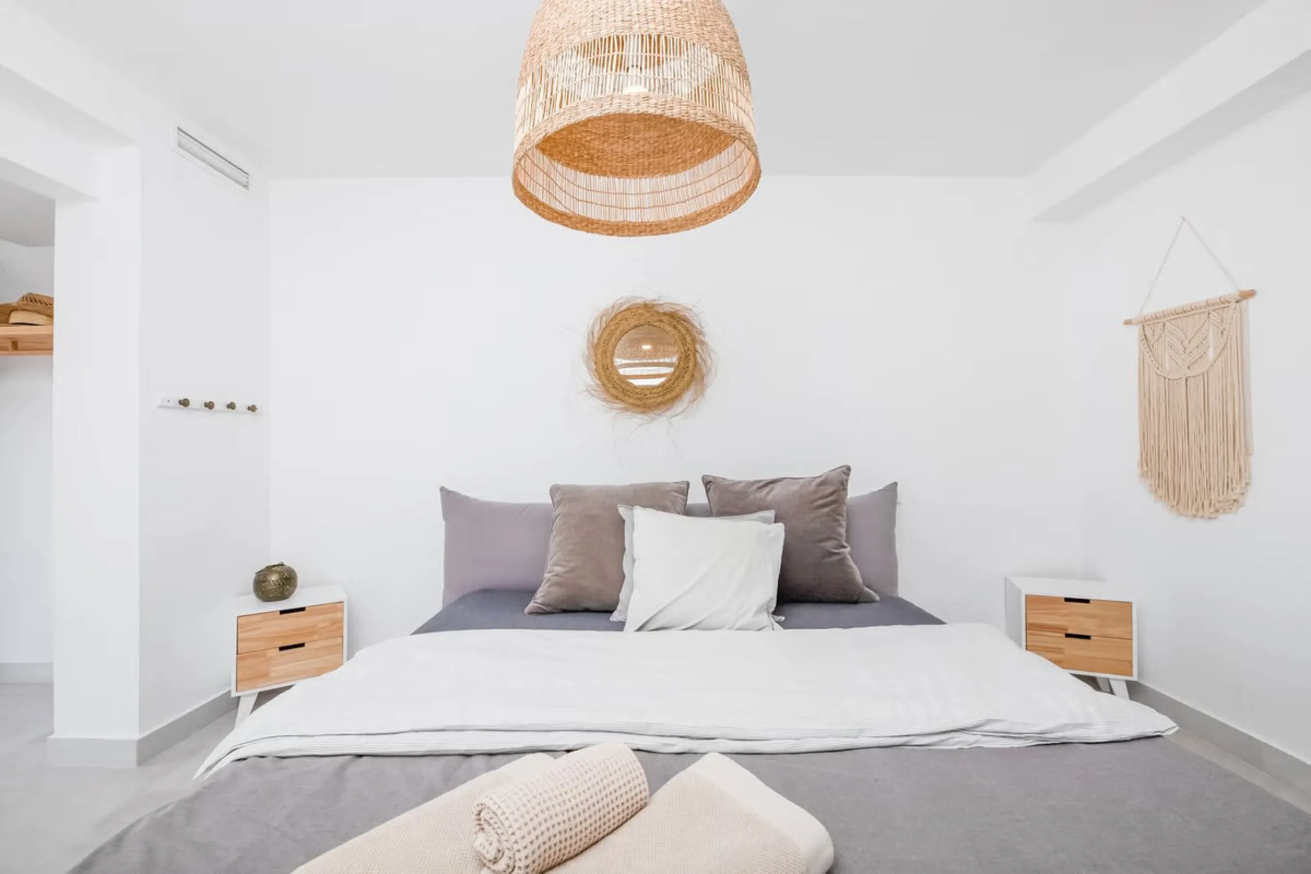East Marbella, Elviria centre. For sale fantastic renovated and charming townhouse in Pueblo Sueco. This townhouse was refurbished to high quality standards in 2018 and beautifully decorated throughout. The property has a modern feel of top quality and is