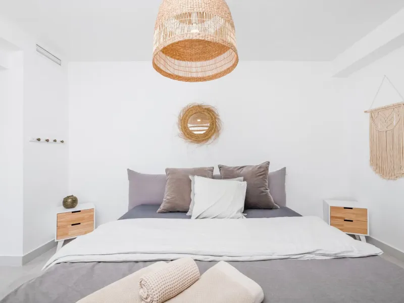 East Marbella, Elviria centre. For sale fantastic renovated and charming townhouse in Pueblo Sueco. This townhouse was refurbished to high quality standards in 2018 and beautifully decorated throughout. The property has a modern feel of top quality and is