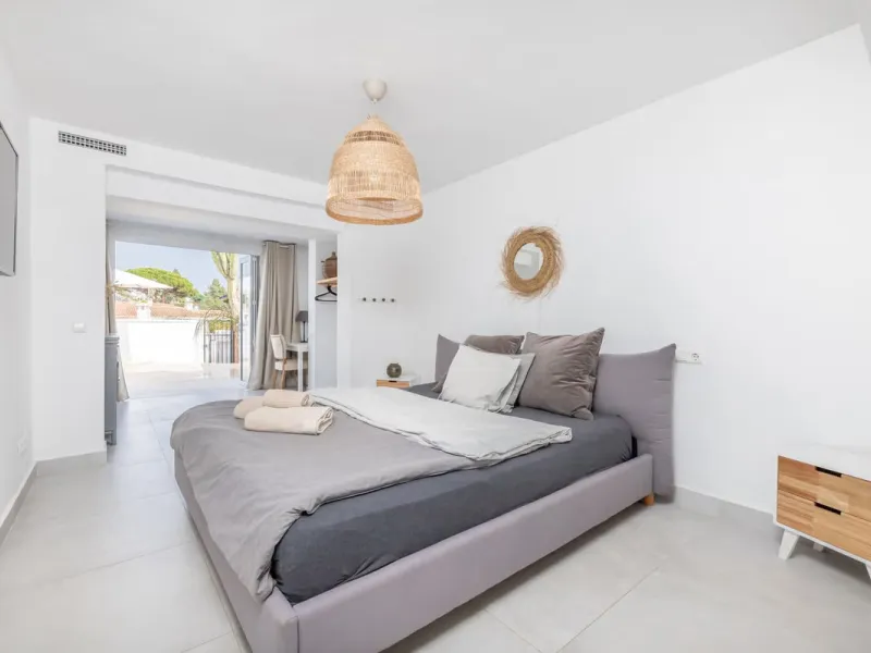 East Marbella, Elviria centre. For sale fantastic renovated and charming townhouse in Pueblo Sueco. This townhouse was refurbished to high quality standards in 2018 and beautifully decorated throughout. The property has a modern feel of top quality and is