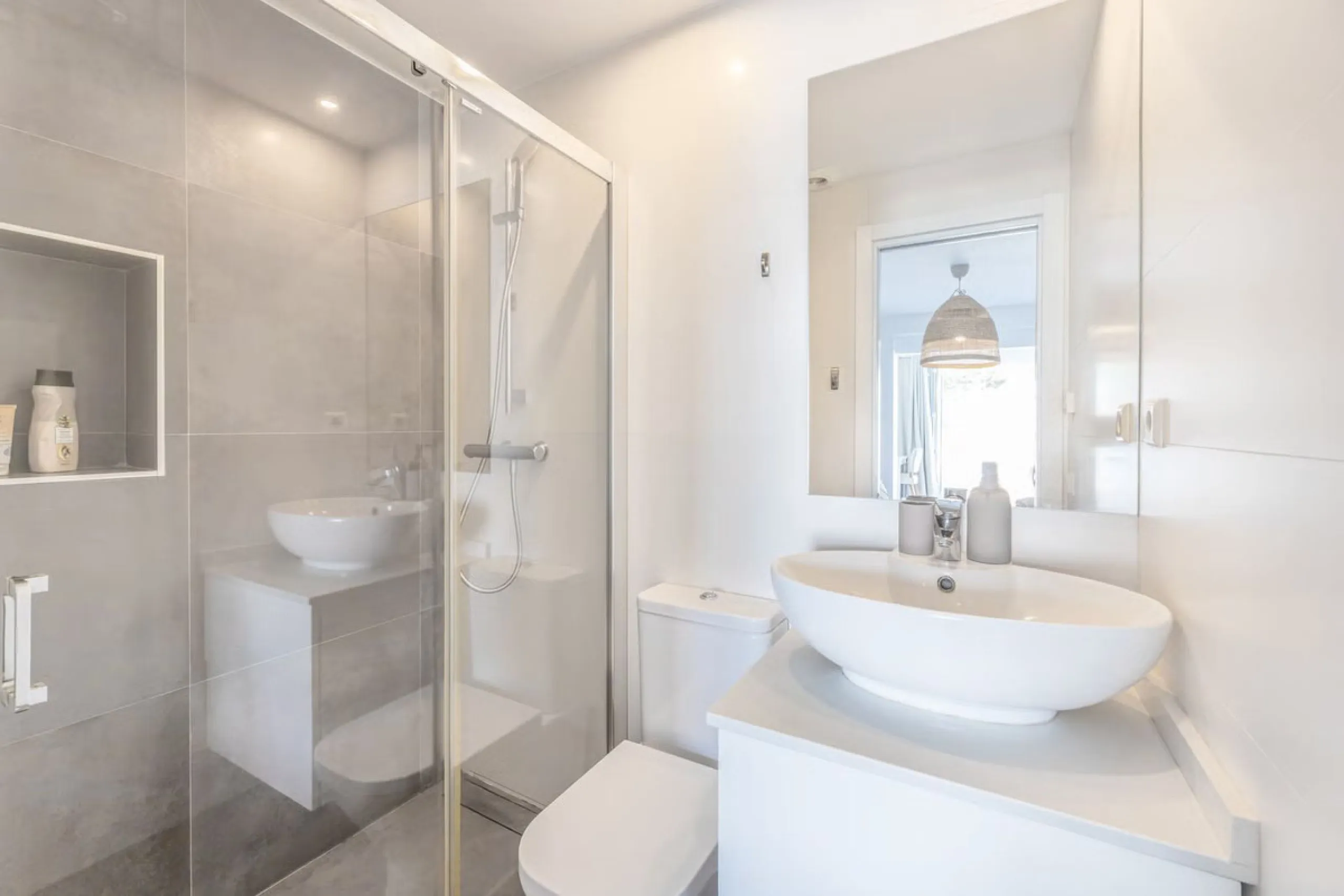 East Marbella, Elviria centre. For sale fantastic renovated and charming townhouse in Pueblo Sueco. This townhouse was refurbished to high quality standards in 2018 and beautifully decorated throughout. The property has a modern feel of top quality and is