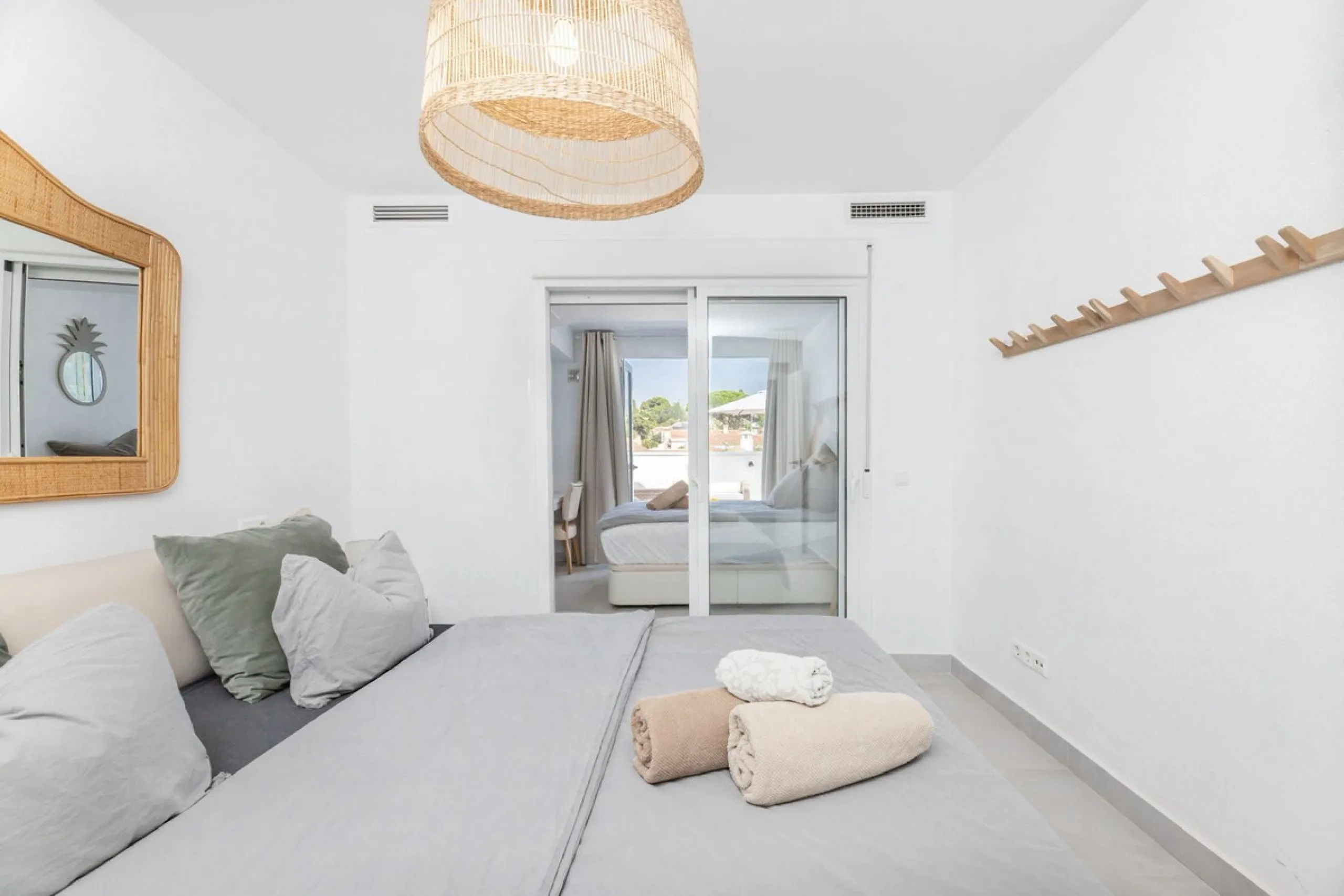 East Marbella, Elviria centre. For sale fantastic renovated and charming townhouse in Pueblo Sueco. This townhouse was refurbished to high quality standards in 2018 and beautifully decorated throughout. The property has a modern feel of top quality and is