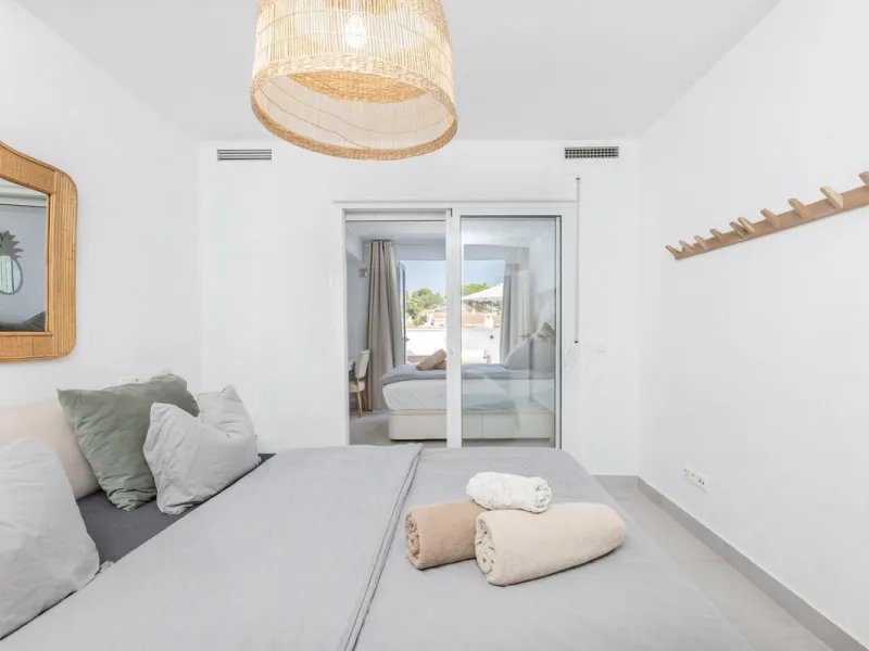 East Marbella, Elviria centre. For sale fantastic renovated and charming townhouse in Pueblo Sueco. This townhouse was refurbished to high quality standards in 2018 and beautifully decorated throughout. The property has a modern feel of top quality and is