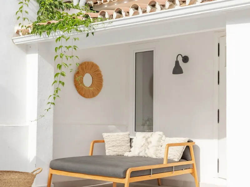East Marbella, Elviria centre. For sale fantastic renovated and charming townhouse in Pueblo Sueco. This townhouse was refurbished to high quality standards in 2018 and beautifully decorated throughout. The property has a modern feel of top quality and is