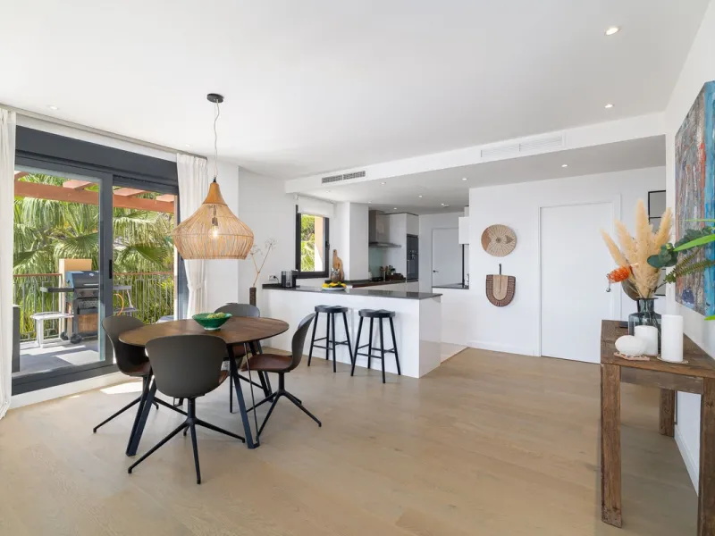 This stylish penthouse is located in a well-maintained and highly desirable residential community, offering a perfect combination of comfort, views, and lifestyle. The property features a built area of 102 m² and includes two spacious bedrooms and two mod