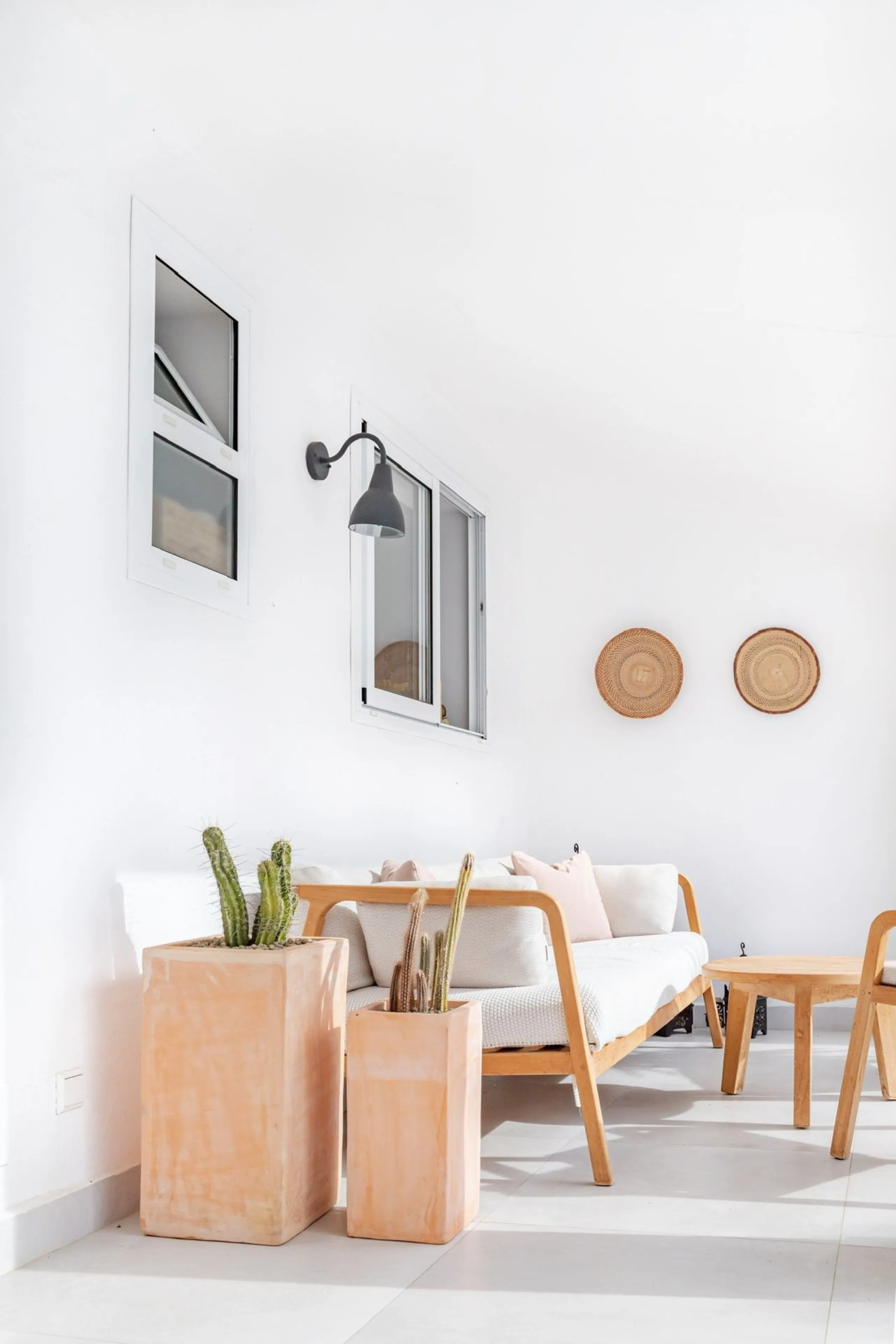 East Marbella, Elviria centre. For sale fantastic renovated and charming townhouse in Pueblo Sueco. This townhouse was refurbished to high quality standards in 2018 and beautifully decorated throughout. The property has a modern feel of top quality and is