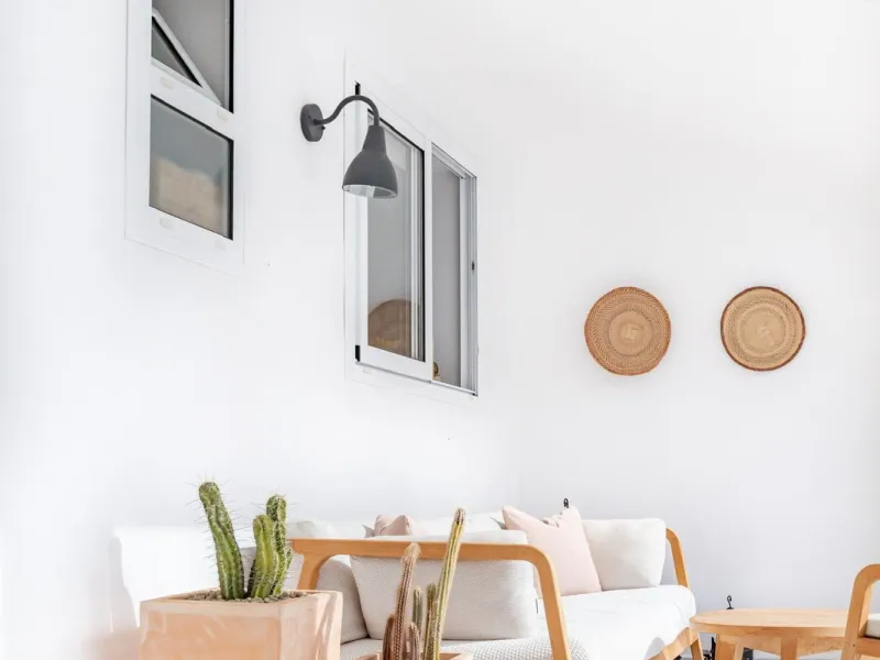 East Marbella, Elviria centre. For sale fantastic renovated and charming townhouse in Pueblo Sueco. This townhouse was refurbished to high quality standards in 2018 and beautifully decorated throughout. The property has a modern feel of top quality and is