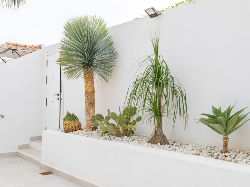 East Marbella, Elviria centre. For sale fantastic renovated and charming townhouse in Pueblo Sueco. This townhouse was refurbished to high quality standards in 2018 and beautifully decorated throughout. The property has a modern feel of top quality and is