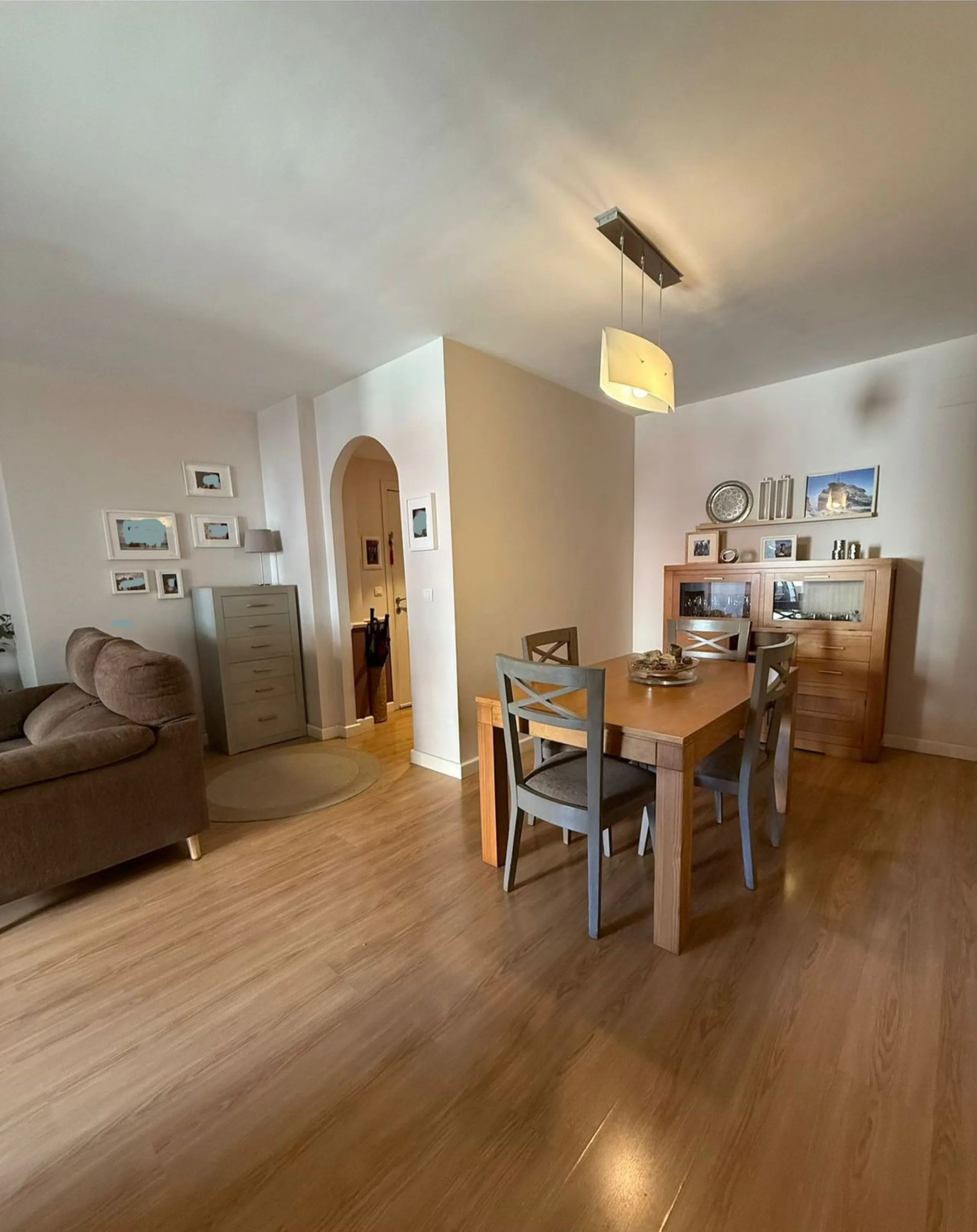 Apartment - Middle Floor Apartment в продаже в Marbella, Málaga. В доме 3 спален и 2 ванных комнат. Площадь дома 100 м²