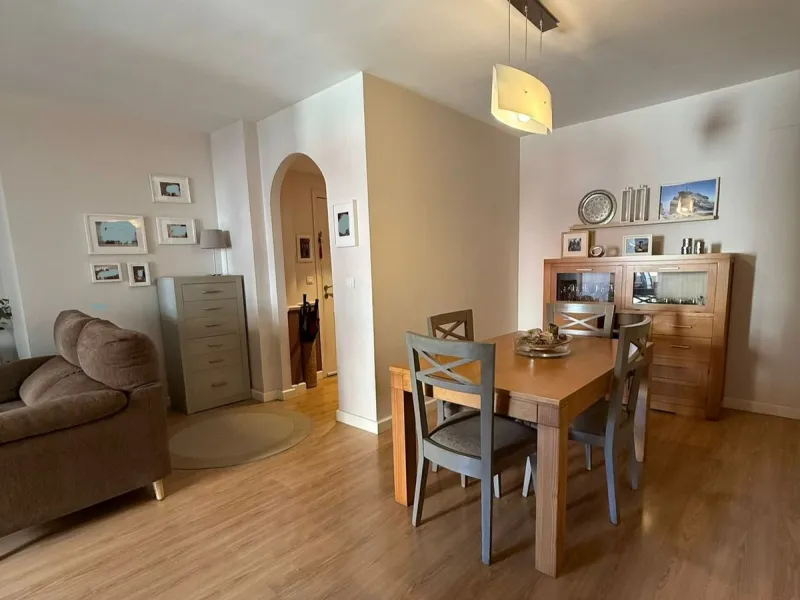 Apartment - Middle Floor Apartment в продаже в Marbella, Málaga. В доме 3 спален и 2 ванных комнат. Площадь дома 100 м²