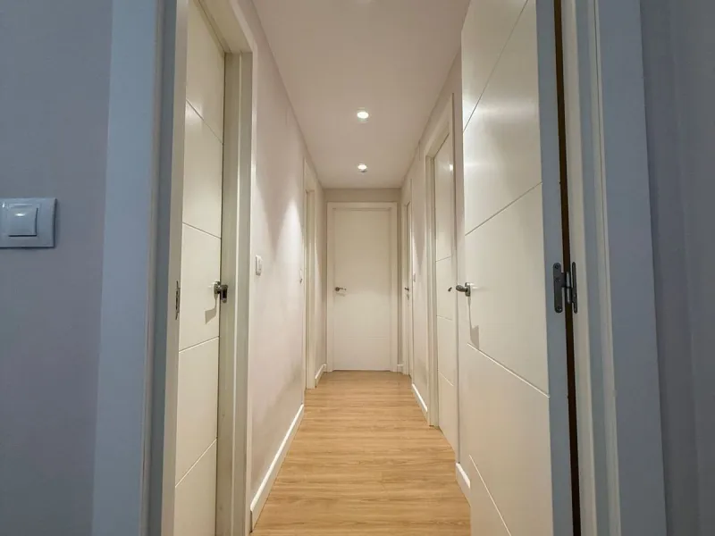 Apartment - Middle Floor Apartment в продаже в Marbella, Málaga. В доме 3 спален и 2 ванных комнат. Площадь дома 100 м²