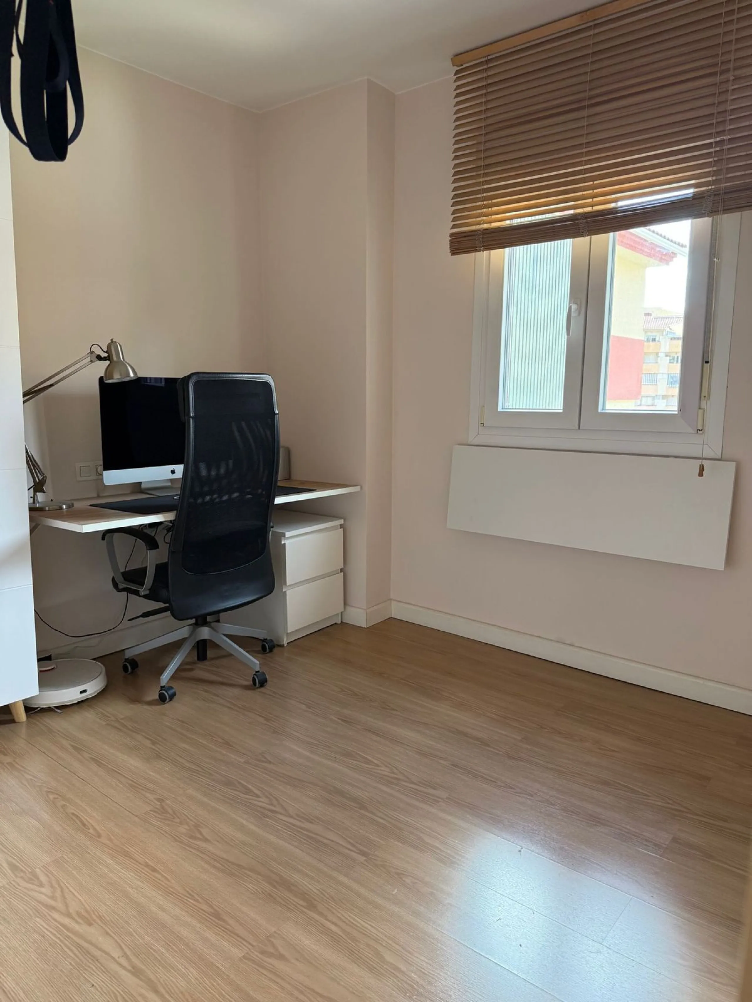 Apartment - Middle Floor Apartment в продаже в Marbella, Málaga. В доме 3 спален и 2 ванных комнат. Площадь дома 100 м²