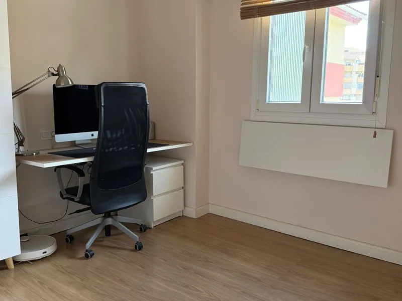 Apartment - Middle Floor Apartment в продаже в Marbella, Málaga. В доме 3 спален и 2 ванных комнат. Площадь дома 100 м²