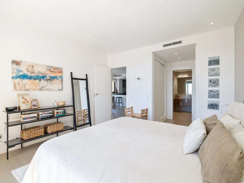 This stylish penthouse is located in a well-maintained and highly desirable residential community, offering a perfect combination of comfort, views, and lifestyle. The property features a built area of 102 m² and includes two spacious bedrooms and two mod