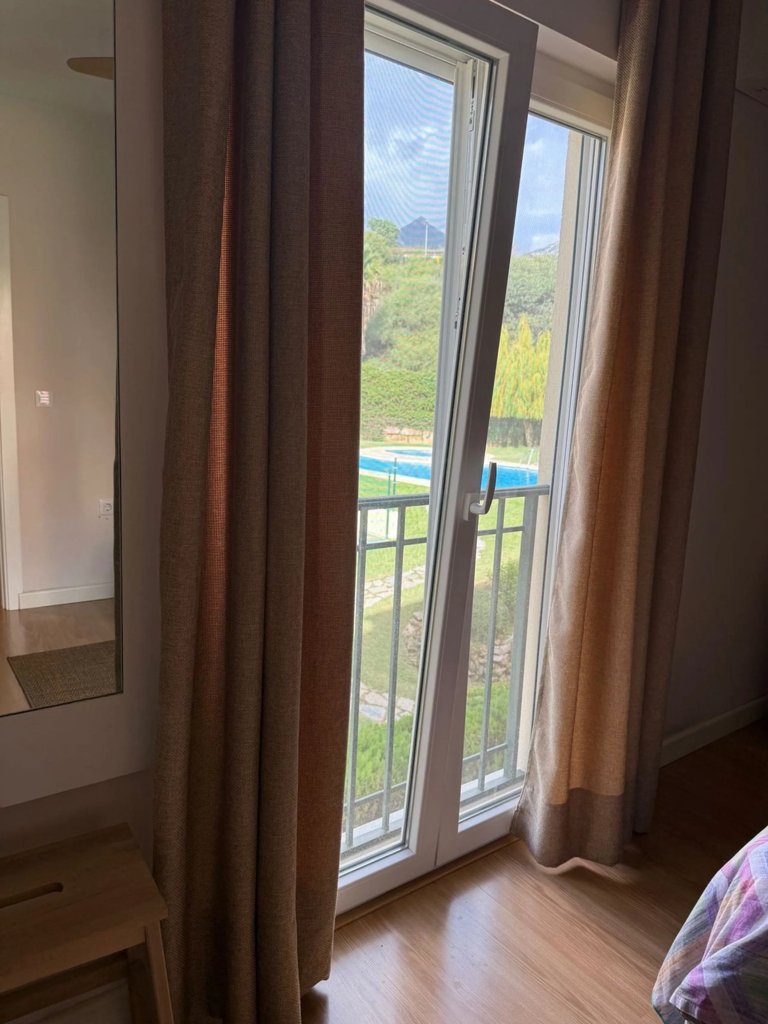 Apartment - Middle Floor Apartment в продаже в Marbella, Málaga. В доме 3 спален и 2 ванных комнат. Площадь дома 100 м²