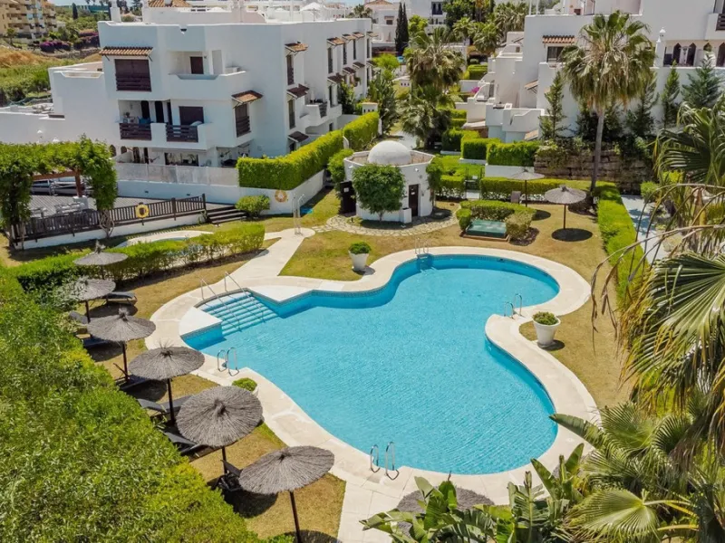 Welcome to the eastern gem of Estepona – a stylish ground-floor apartment with 99 sqm of built area and an impressive private terrace of 209 sqm, offering a wonderful villa-like feel combined with the convenience of apartment living.
