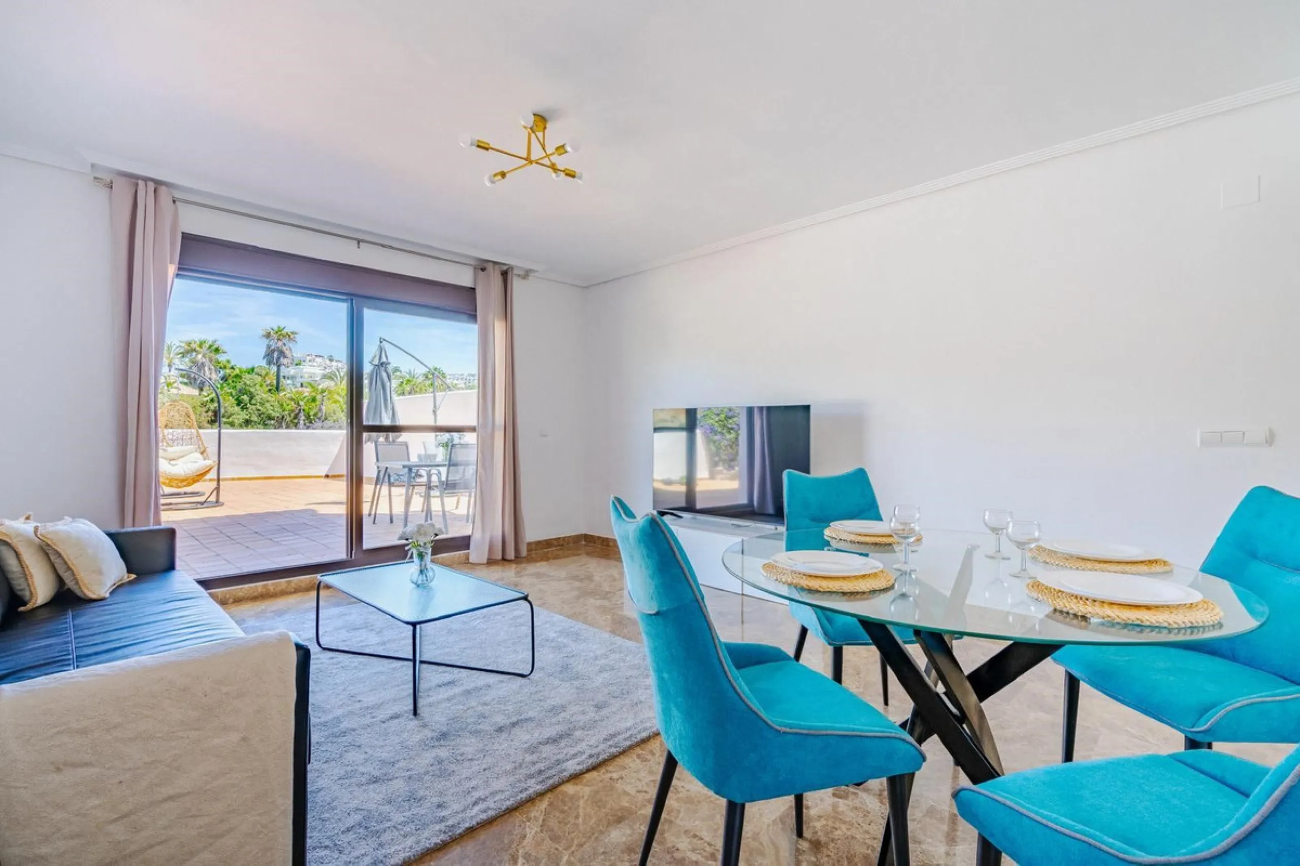 Apartment - Ground Floor Apartment в продаже в Estepona, Málaga. В доме 2 спален и 2 ванных комнат. Площадь дома 99 м²