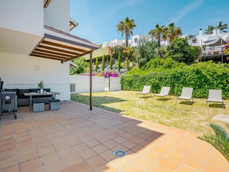 Apartment - Ground Floor Apartment в продаже в Estepona, Málaga. В доме 2 спален и 2 ванных комнат. Площадь дома 99 м²