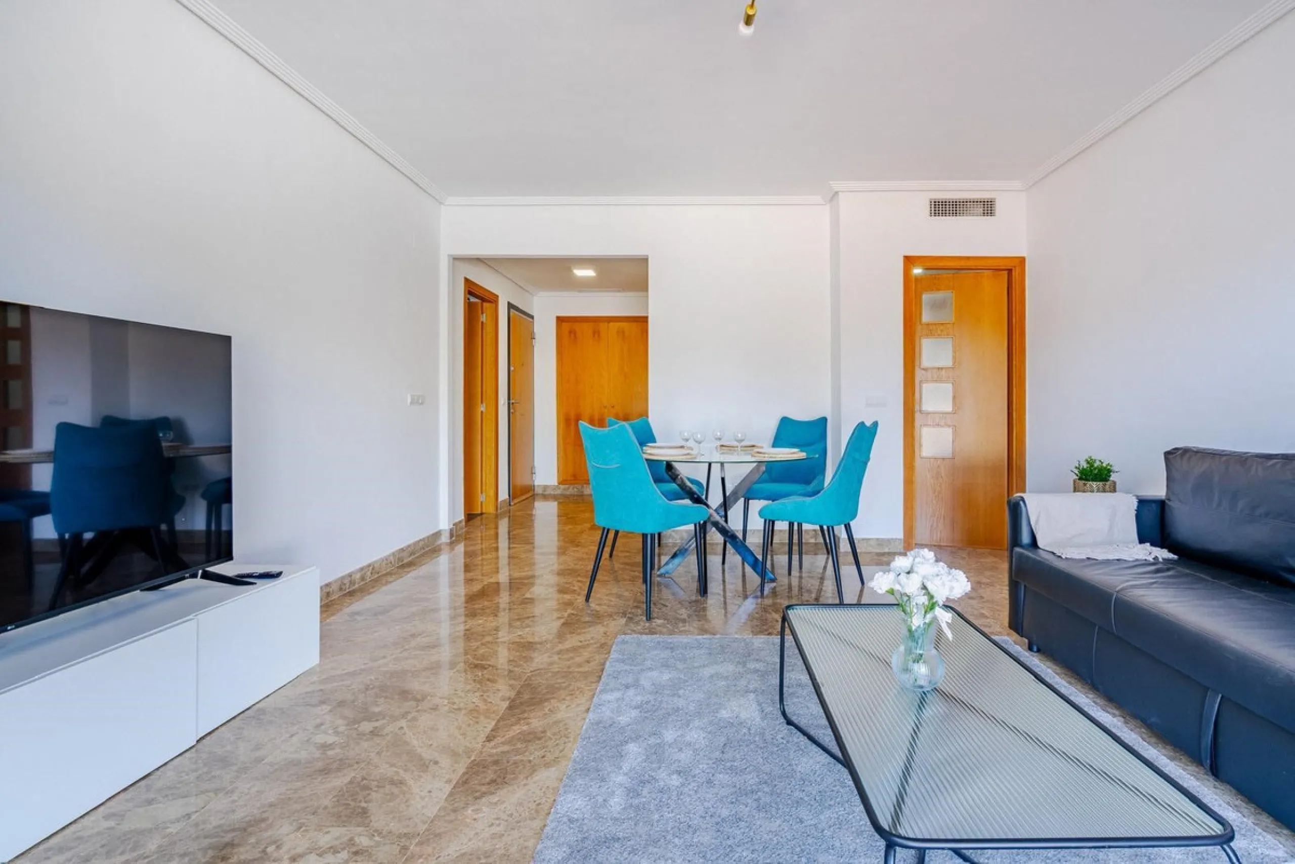 Apartment - Ground Floor Apartment в продаже в Estepona, Málaga. В доме 2 спален и 2 ванных комнат. Площадь дома 99 м²