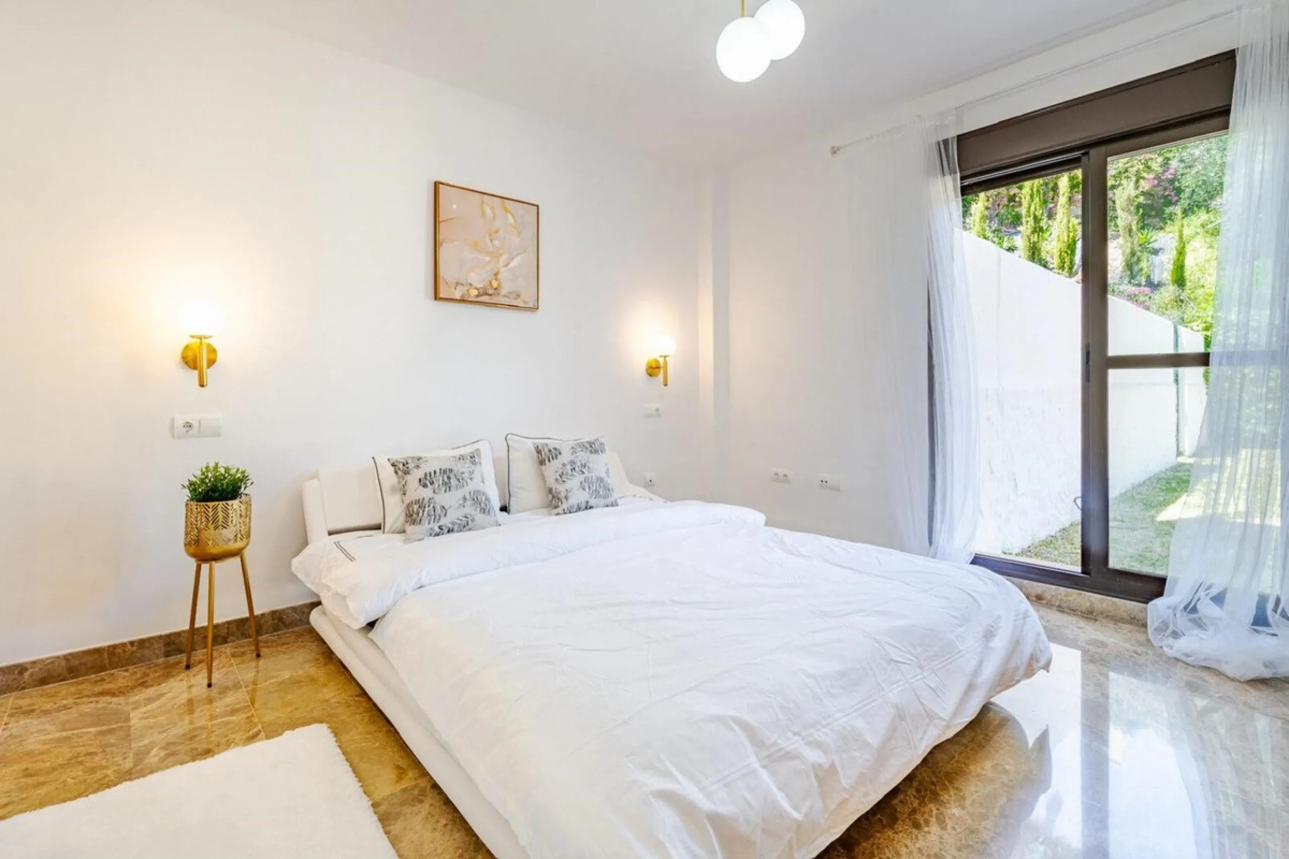 Apartment - Ground Floor Apartment в продаже в Estepona, Málaga. В доме 2 спален и 2 ванных комнат. Площадь дома 99 м²