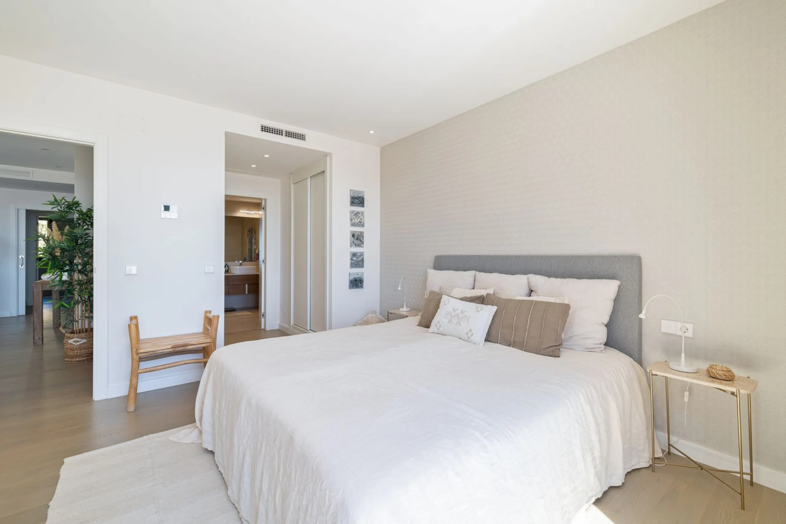 This stylish penthouse is located in a well-maintained and highly desirable residential community, offering a perfect combination of comfort, views, and lifestyle. The property features a built area of 102 m² and includes two spacious bedrooms and two mod