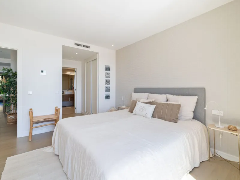 This stylish penthouse is located in a well-maintained and highly desirable residential community, offering a perfect combination of comfort, views, and lifestyle. The property features a built area of 102 m² and includes two spacious bedrooms and two mod