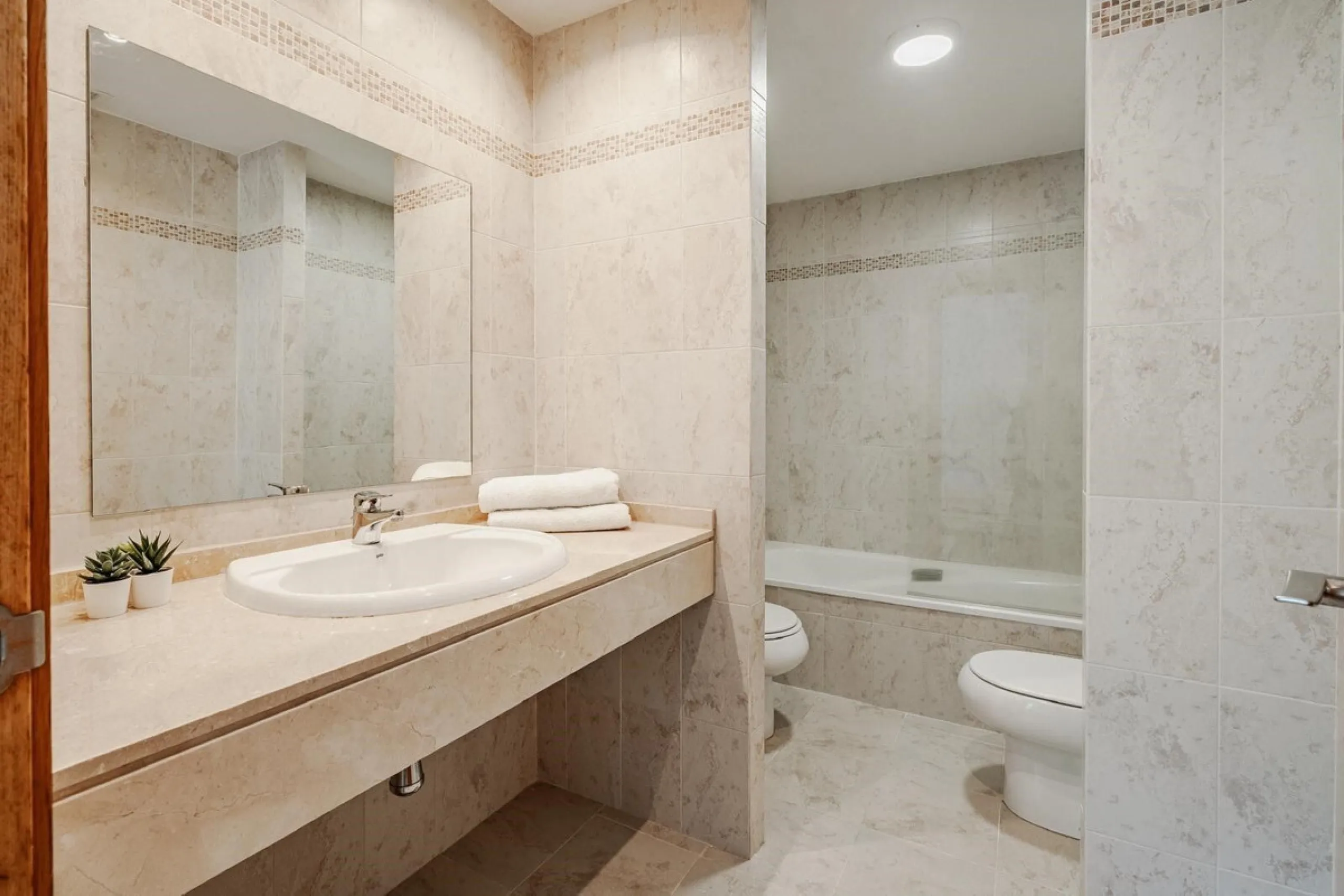 Apartment - Ground Floor Apartment в продаже в Estepona, Málaga. В доме 2 спален и 2 ванных комнат. Площадь дома 99 м²