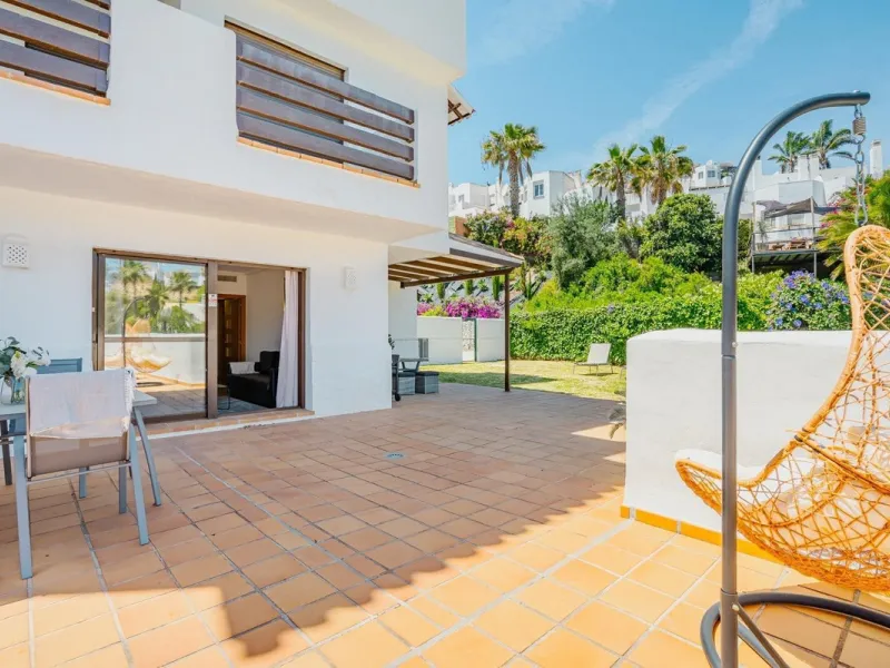 Apartment - Ground Floor Apartment в продаже в Estepona, Málaga. В доме 2 спален и 2 ванных комнат. Площадь дома 99 м²